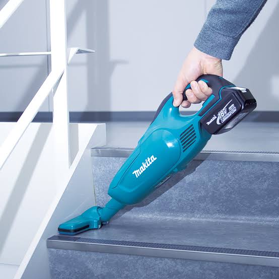 Пылесос аккумуляторный Makita DCL182Z