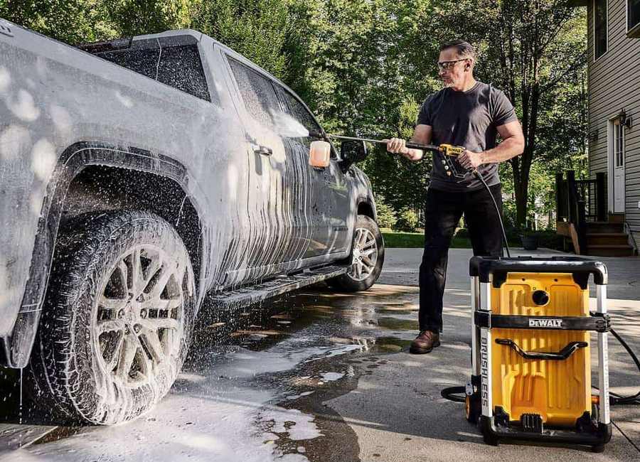 dewalt-corded-electric-pressure-washers-dwpw3000-1d_1200.jpg
